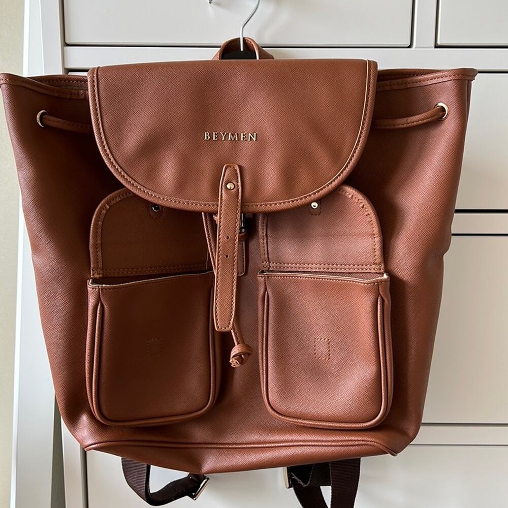 Like new Faux-leather bucket backpack in brown